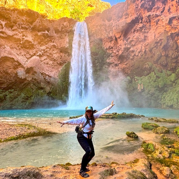 Hi! Welcome to my closet! I am Aileen ❤️ - Picture 12 of 16